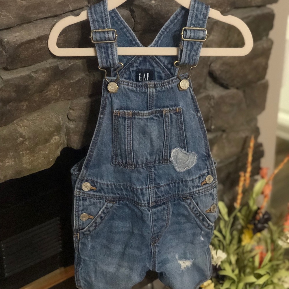 Baby gap overall shorts!